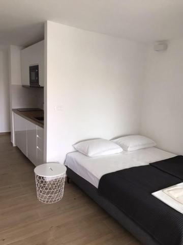 Apartments Haramincic M&B Stara Novalja Exterior photo
