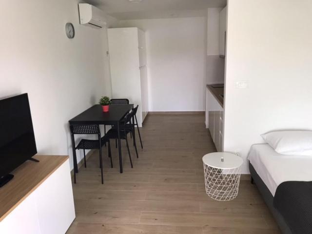 Apartments Haramincic M&B Stara Novalja Exterior photo