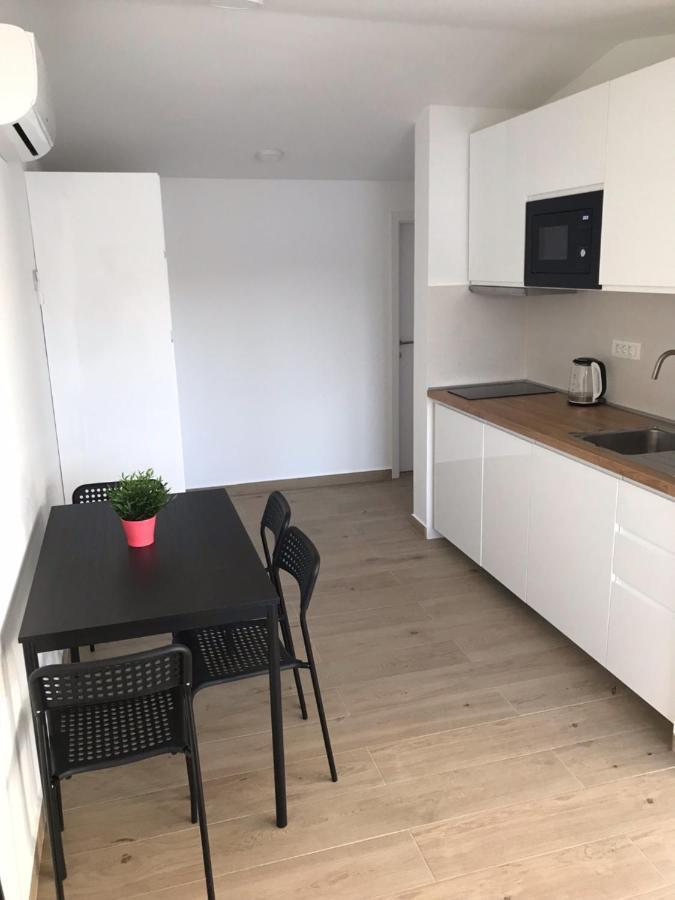 Apartments Haramincic M&B Stara Novalja Exterior photo