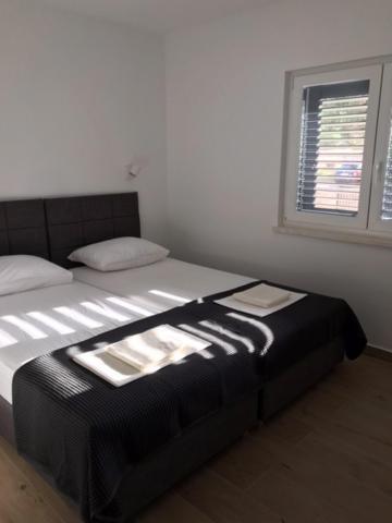 Apartments Haramincic M&B Stara Novalja Exterior photo